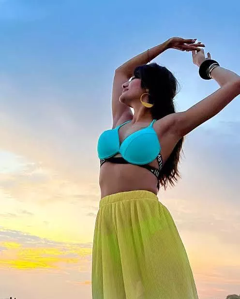 Hi everyone see my wife she is in sea beach and desperately showoff wearing these dress . Why she is doing it can anybody tell me