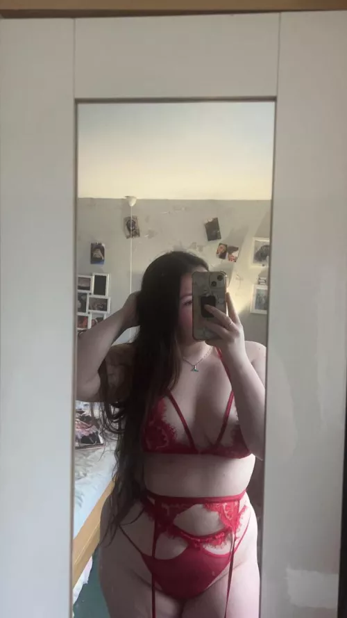 How do I look in red 😘🥵