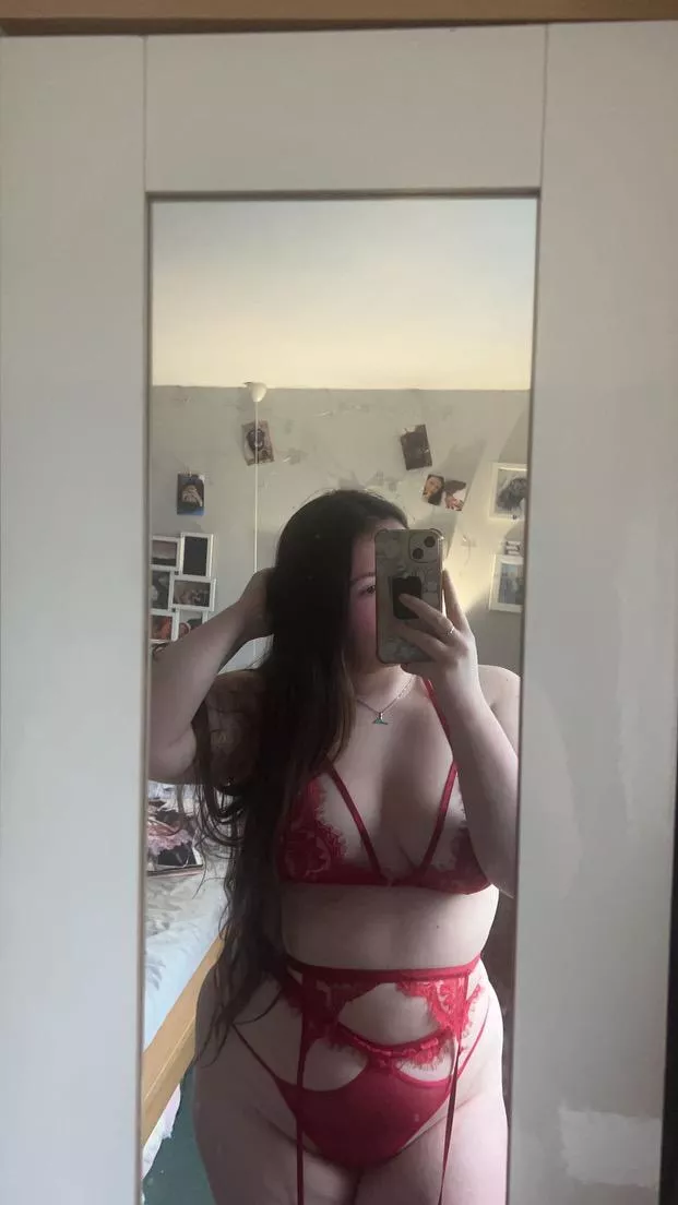 How do I look in red 😘🥵