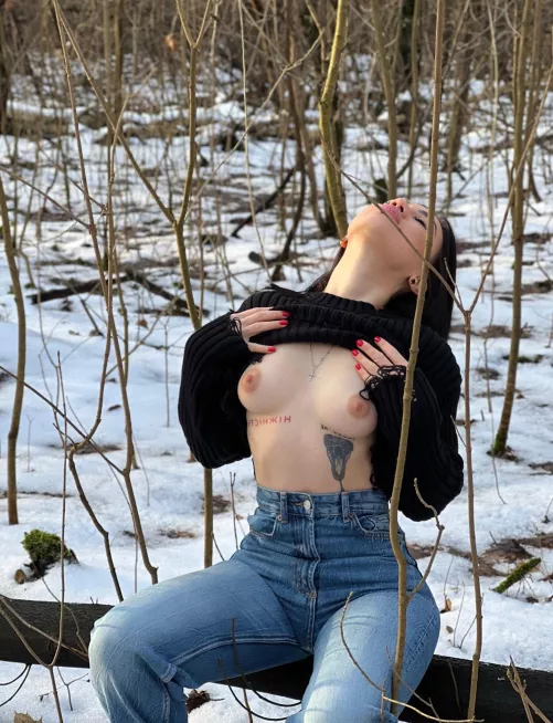 I decided to please you with a selfie from my walk