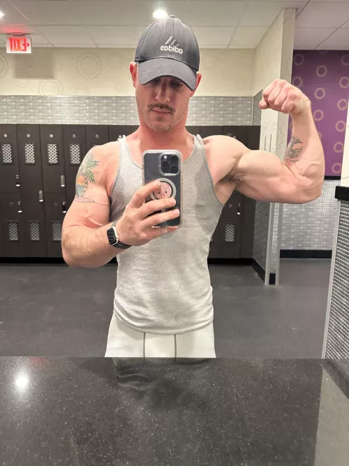 I don’t wear deodorant either 