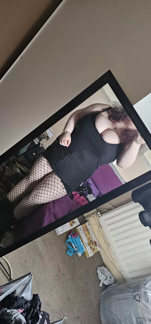 It's becoming warmer which means tank top weather !