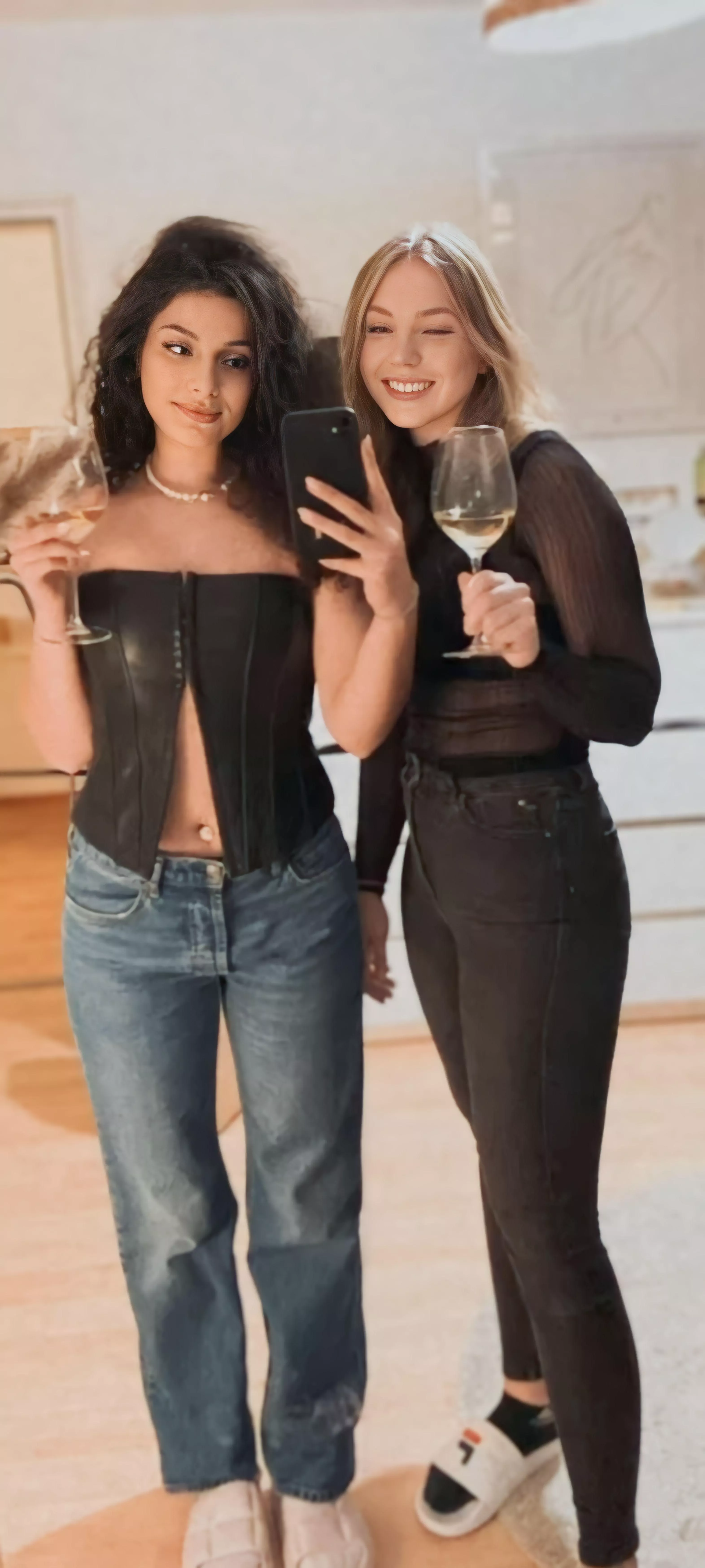 Left or right dm for more [2]