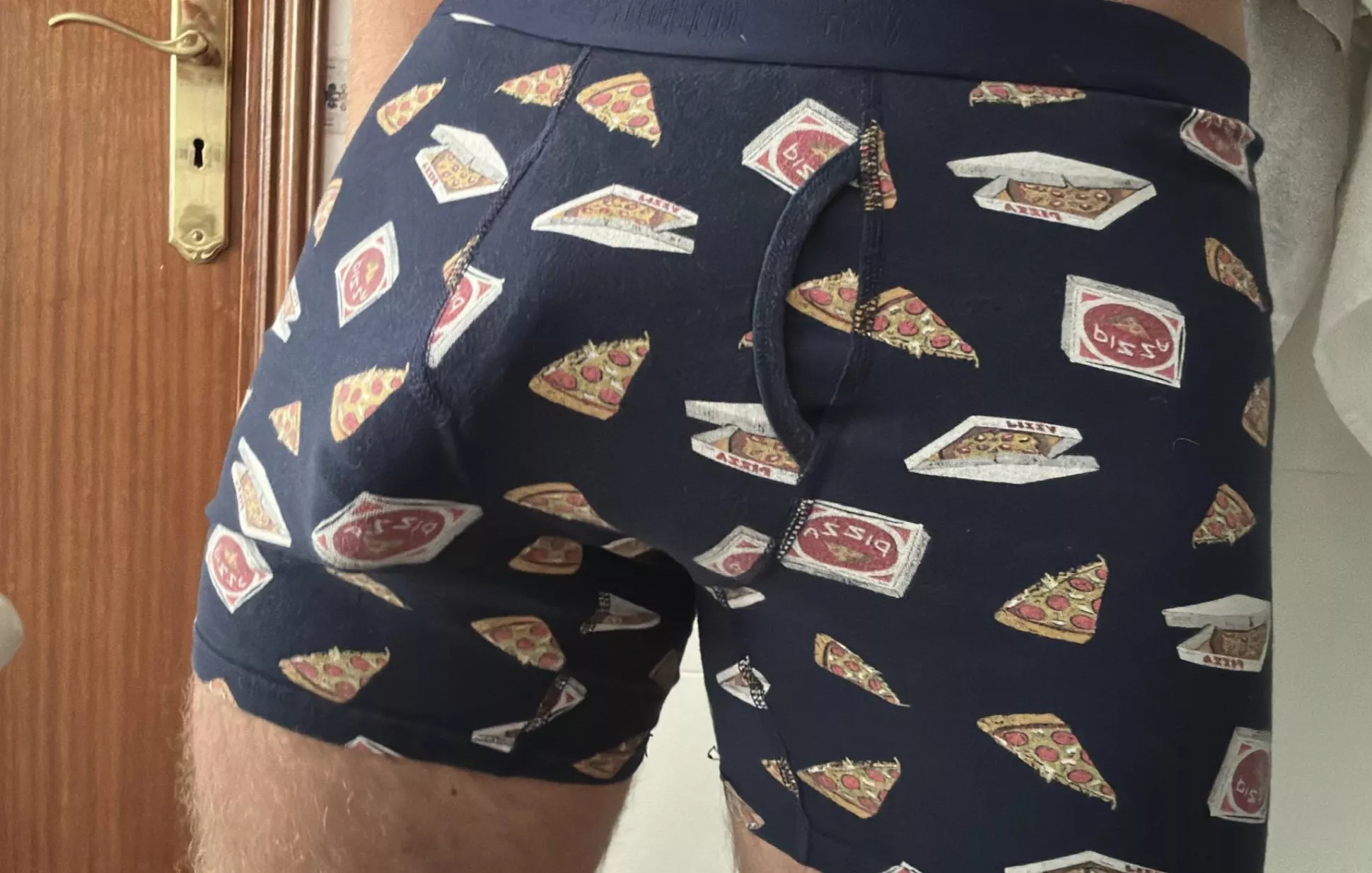 Love showing off my bulge 19M