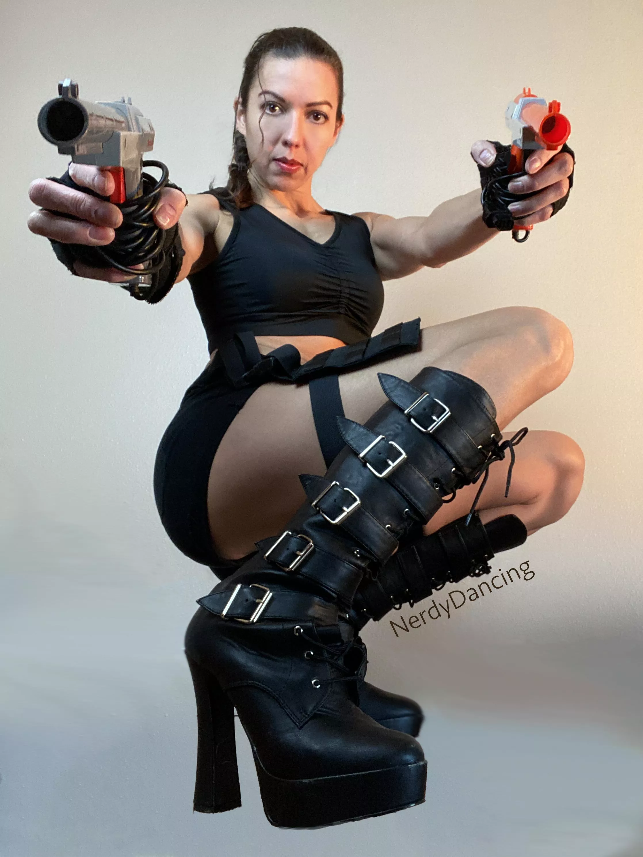 My first-ever cosplay. How's my Lara Croft? (44)[F]