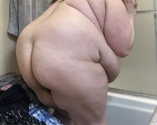 Oops! Don’t look 🫣 What would you do if you saw me before a shower like this? 