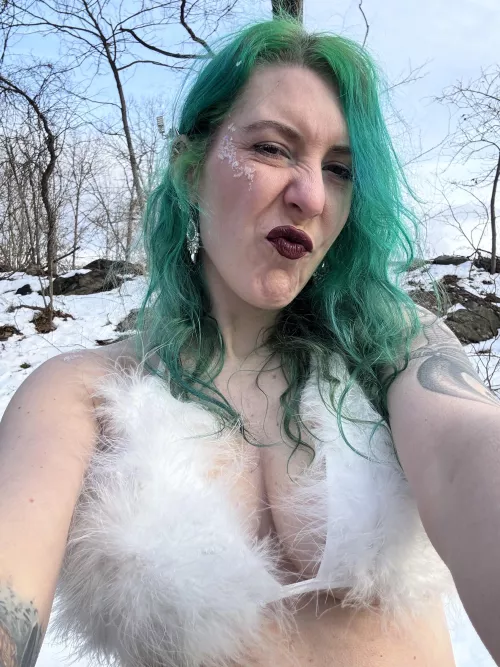 Snowy cleavage