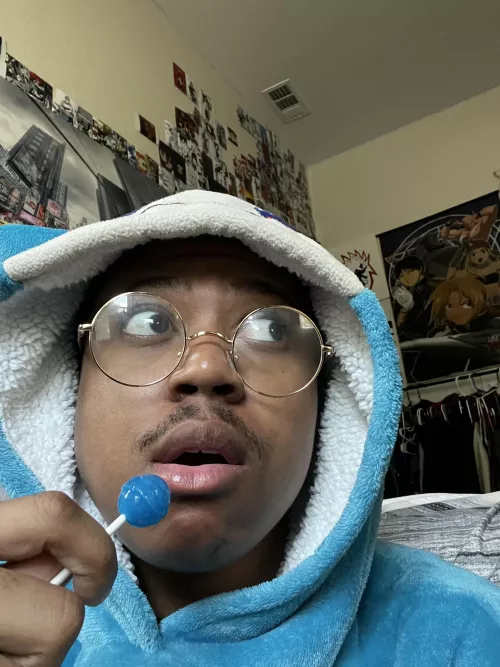 Thinking About What Game i want to Play ? (.•̵̑⌓•̵̑ )