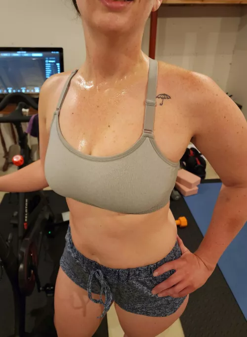 Time to go get clean after a good workout [F] 