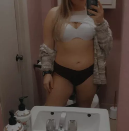 Who wants to fuck my wife? 