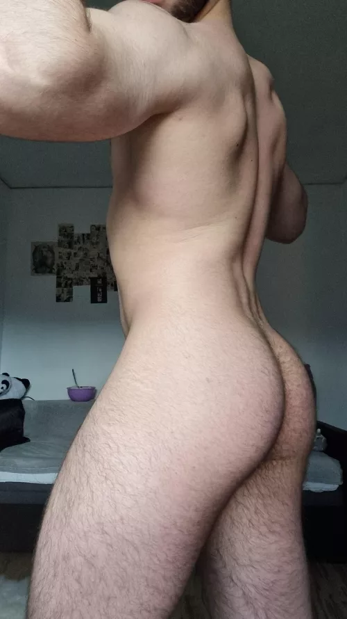 Why do ppl don't like hairy ass?  Would you fuck me?