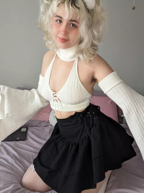 With this outfit you can still enjoy a little peek 🙈💕