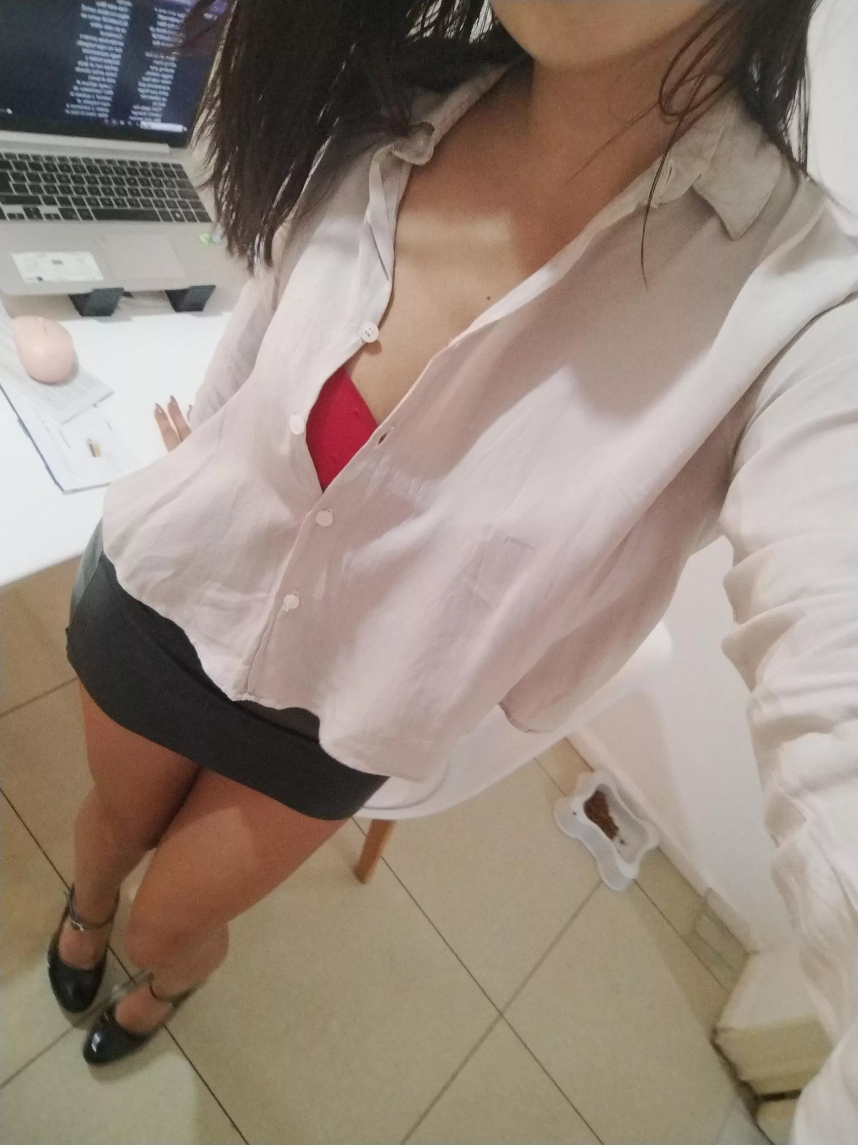 Would you like to see what's under your favorite secretary's shirt? 👠😏