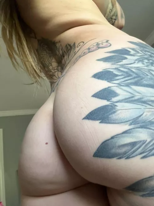 You have five minutes with this cute butt, what do we do first