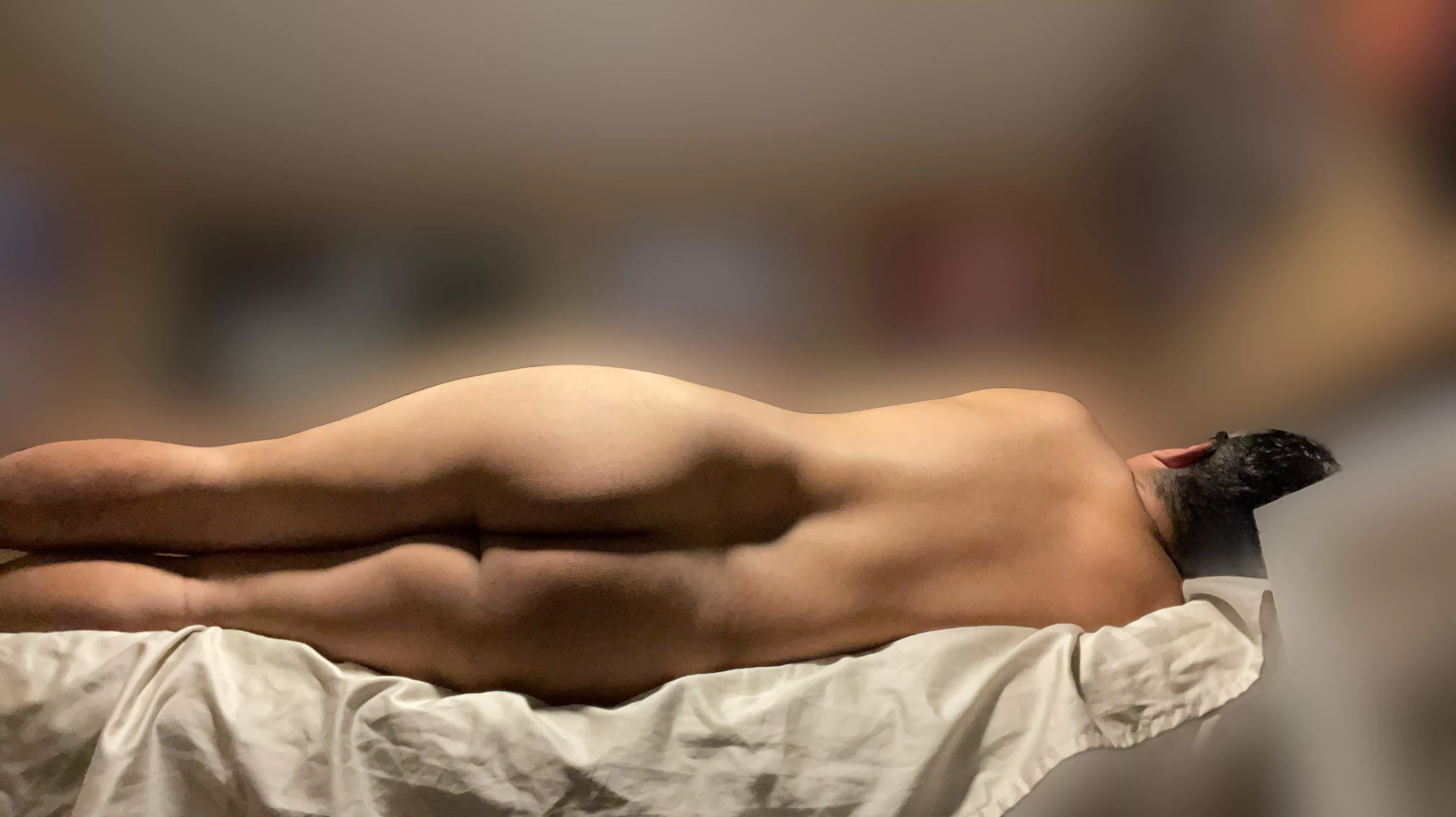 32 5’5” 170lbs Latino 