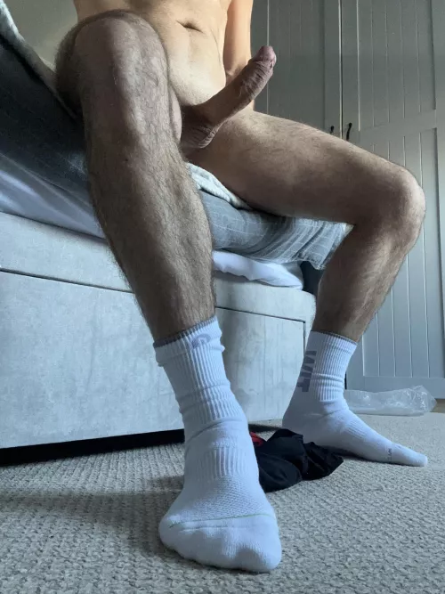 [39] Daddy needs a hand to unwind after a particularly hard workout today…