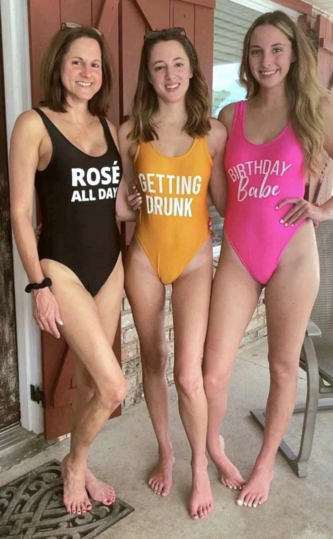 A beautiful mother & her two pretty daughters💯🔥