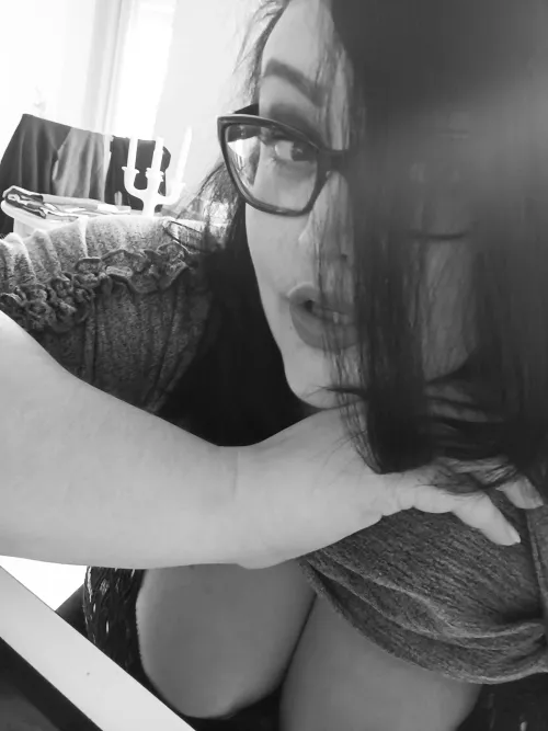 A little to the imagination, but still boobs 😍