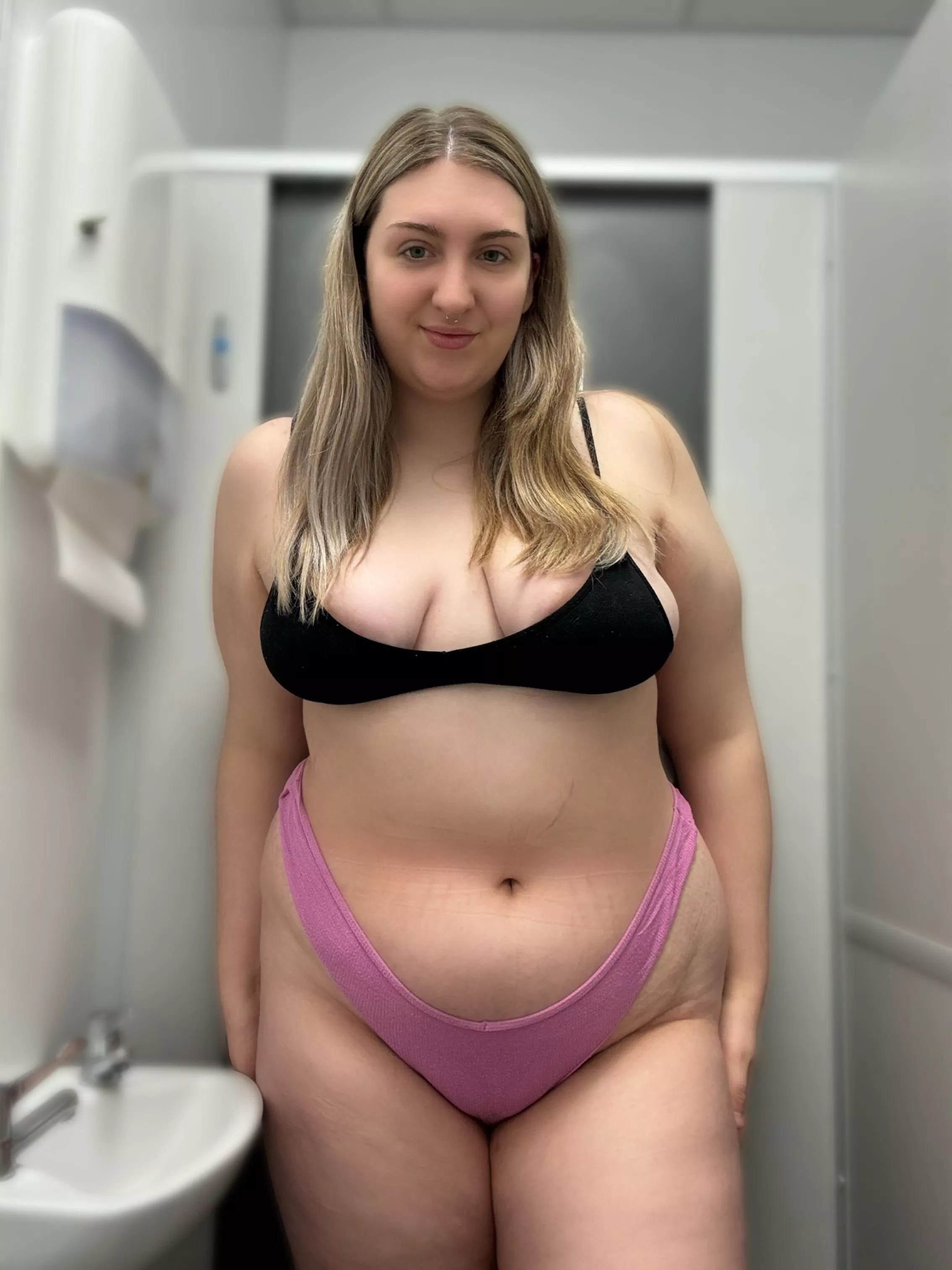 can i be your chubby little girl 🤭