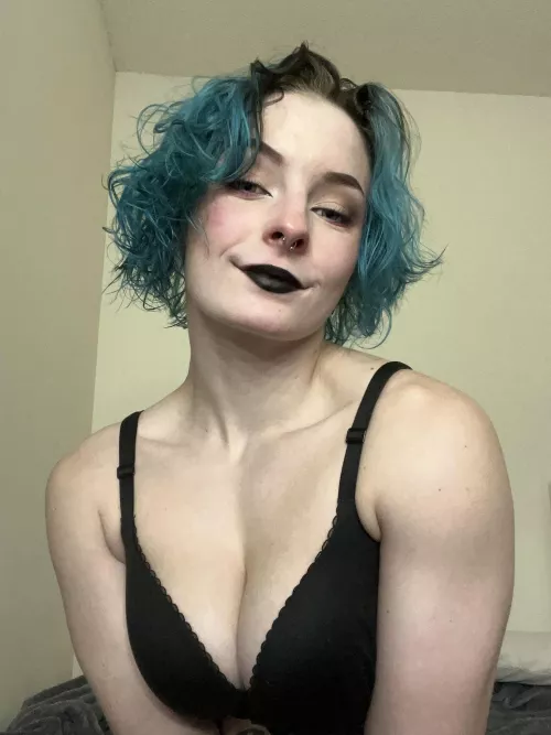 Did you look at my lips or tits first