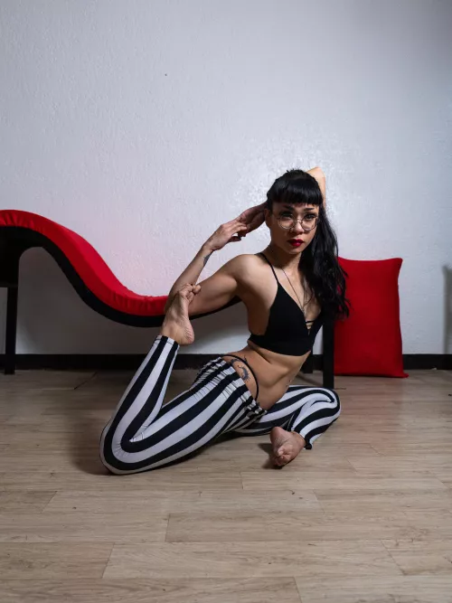 Do [f]lexible asian women excite you?