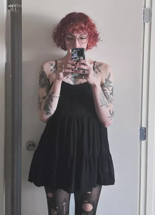 Favorite dress 🖤 feeling cute 