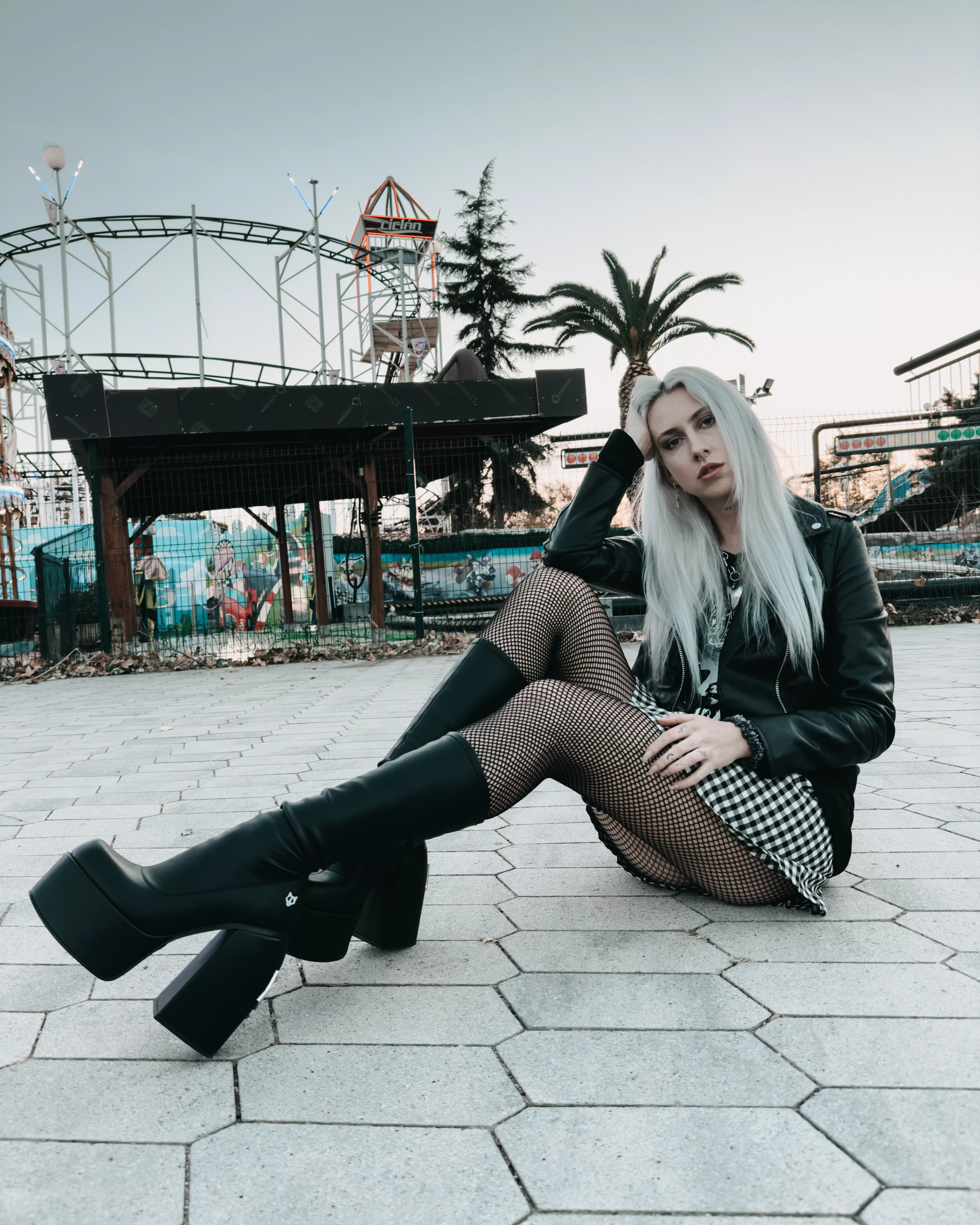 Fishnet & these boots? 🖤