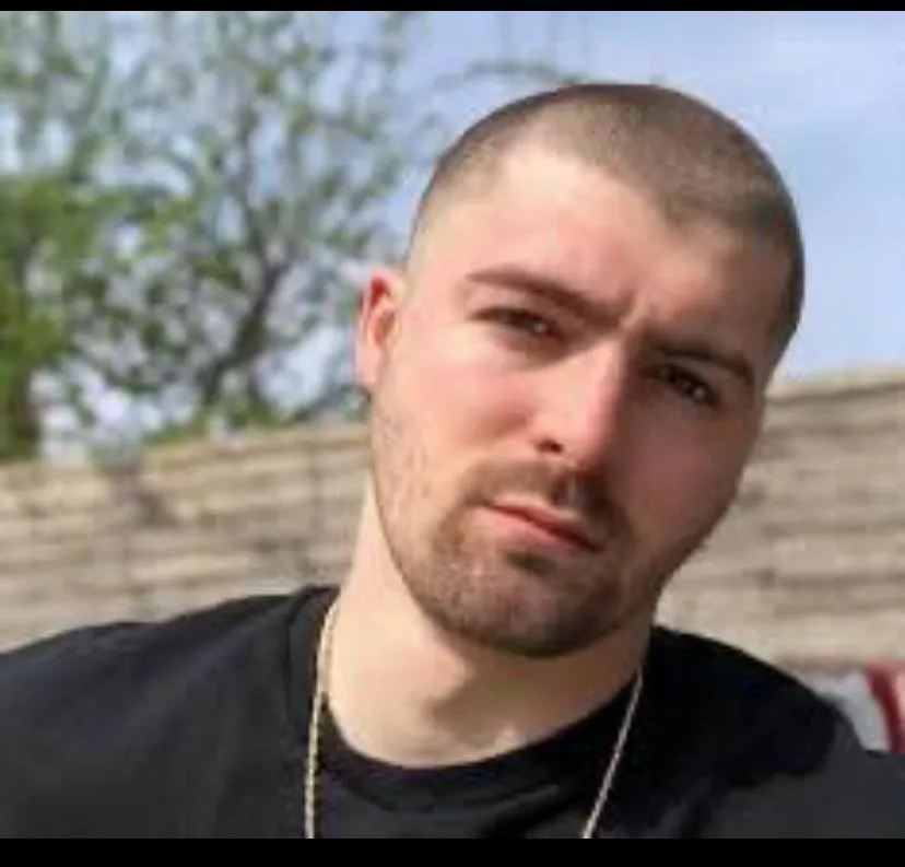 Hot men dm me for sexting