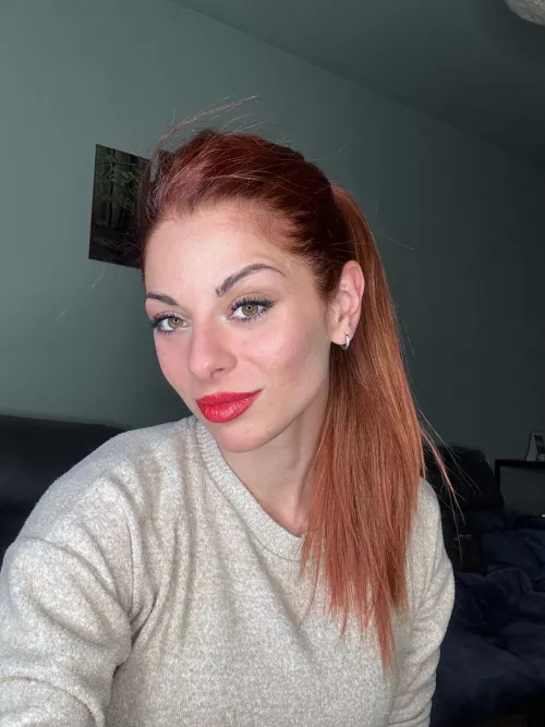 How do you like red lipstick?