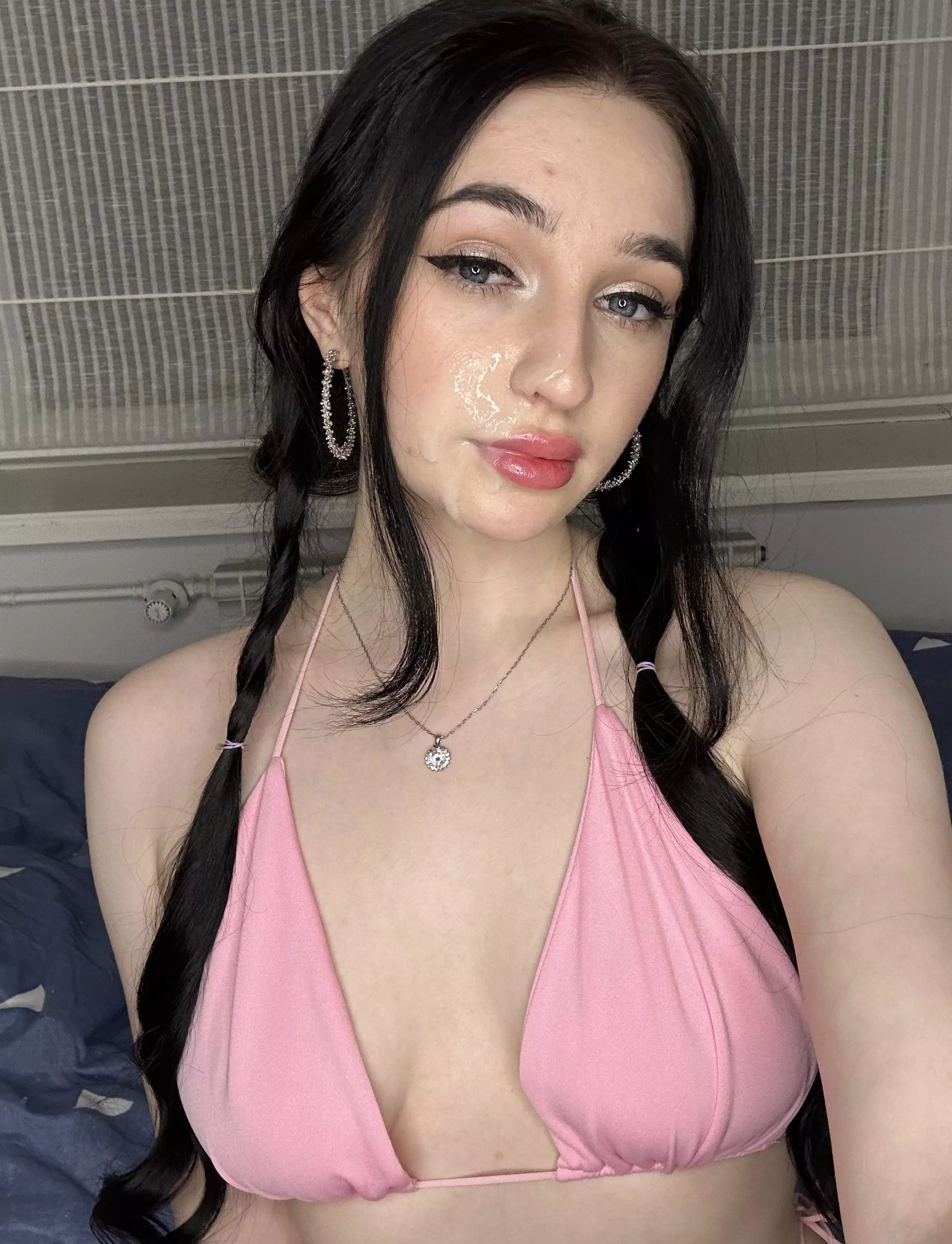 I like it when guys cum on my face