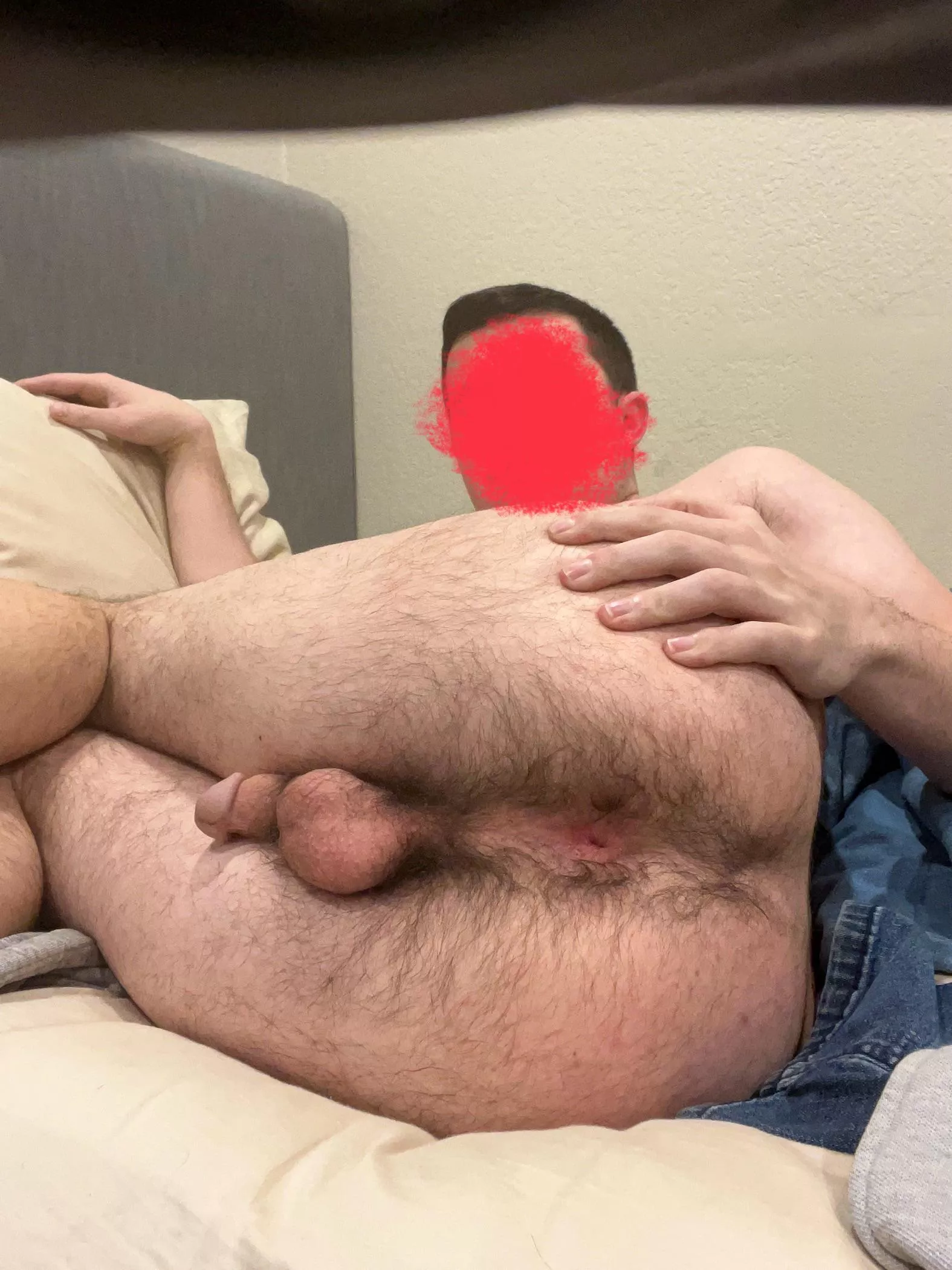 I need my tight hairy hole put to use 😳