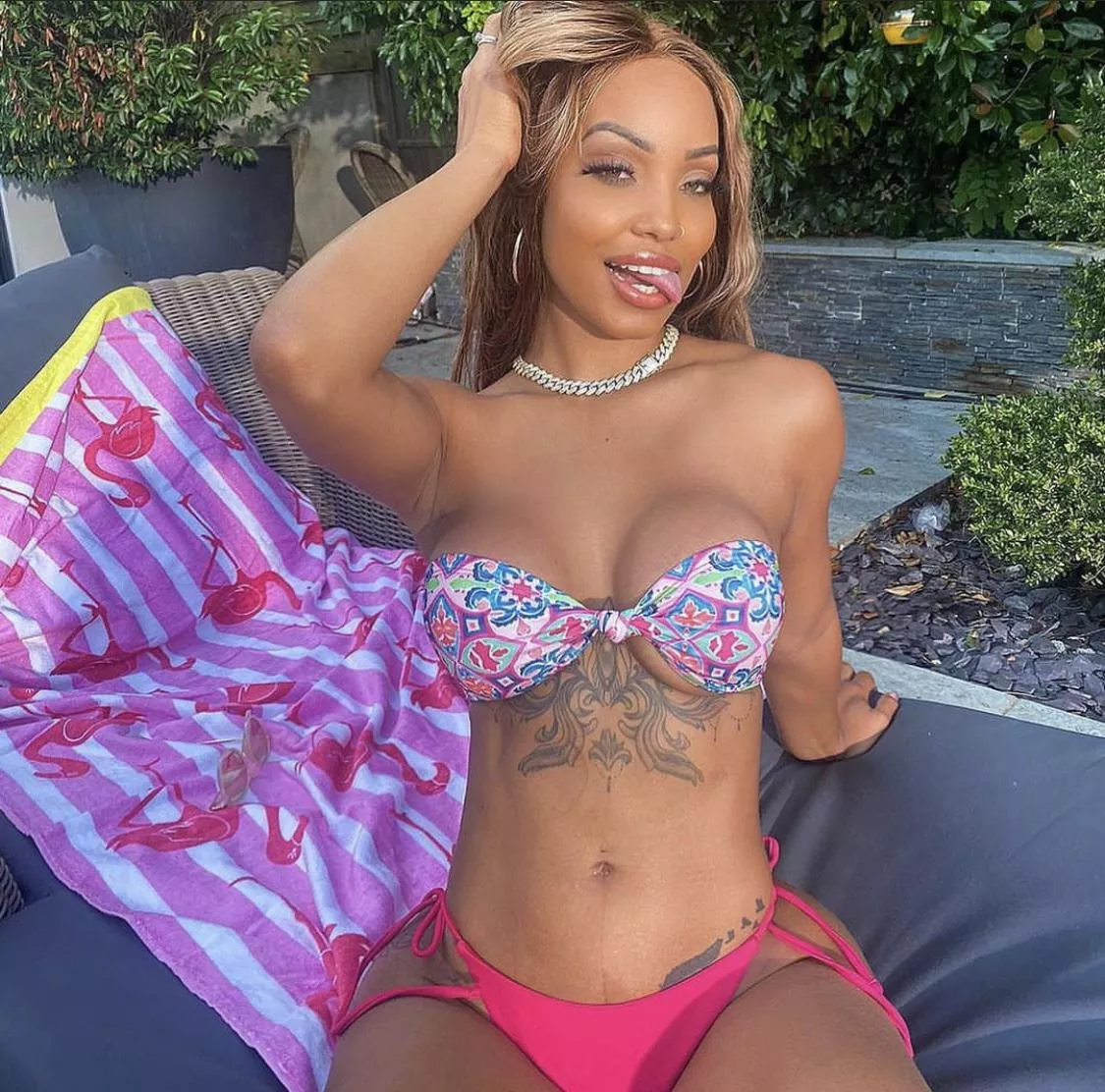 If I sent you a tit pic at work would you throb for me?