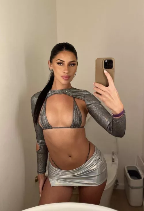 I’m alllll about the metallics this festival season… this warm weather is getting me too excited ☺️