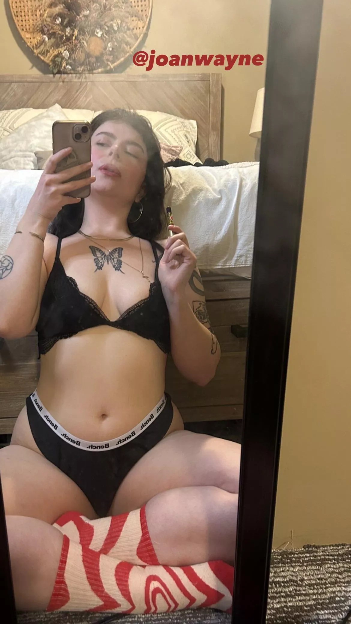 just came across this sub!! I love wearing cute socks with more xxx pics/vids [F]