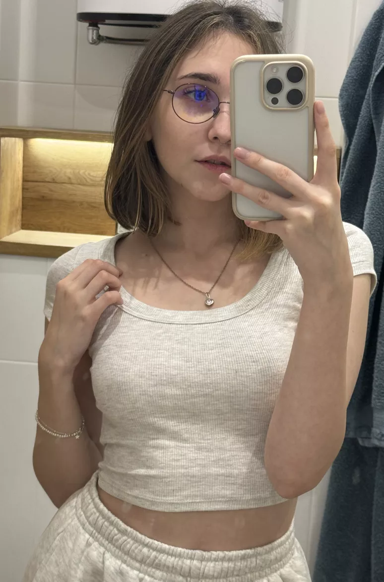 Just cute me in crop top