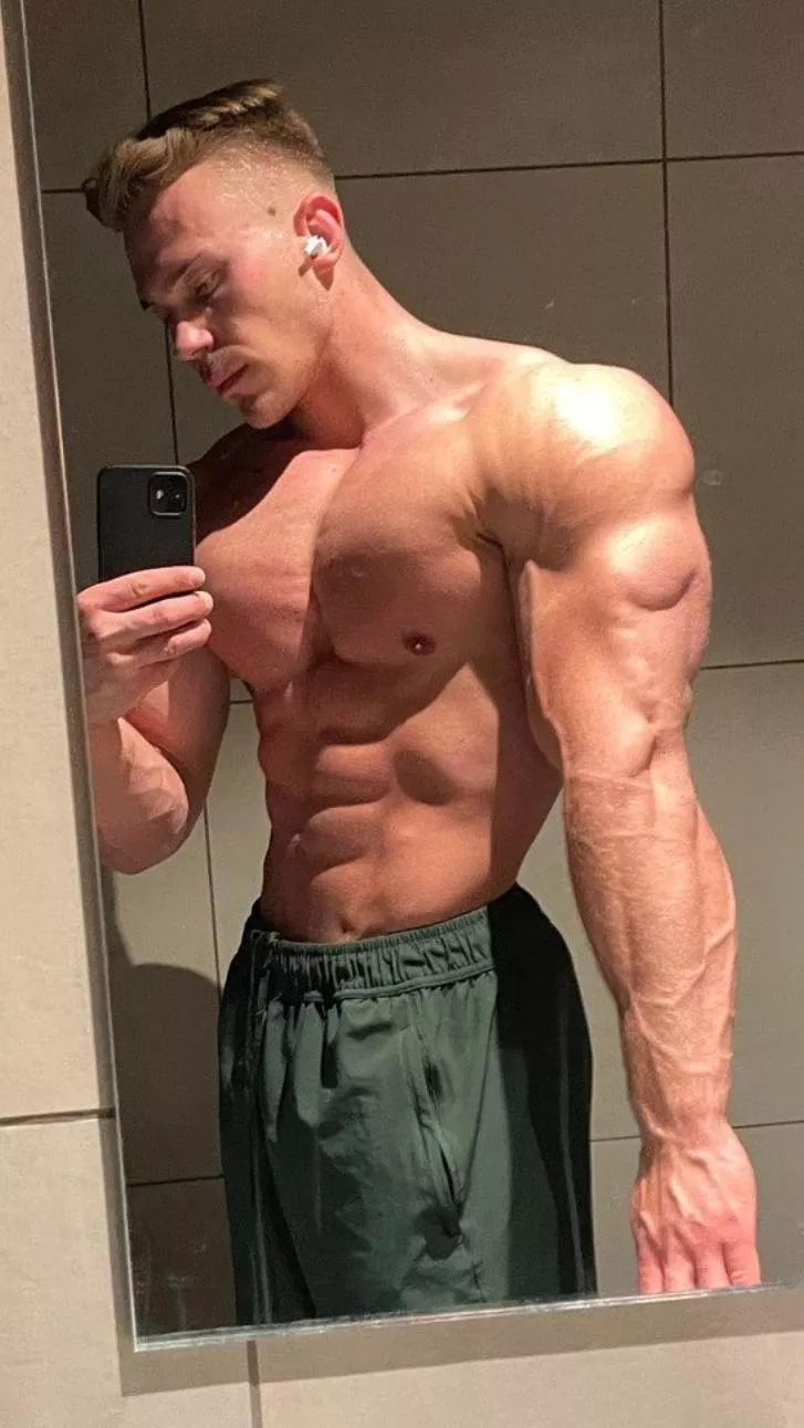 Just wanted to show my new haircut