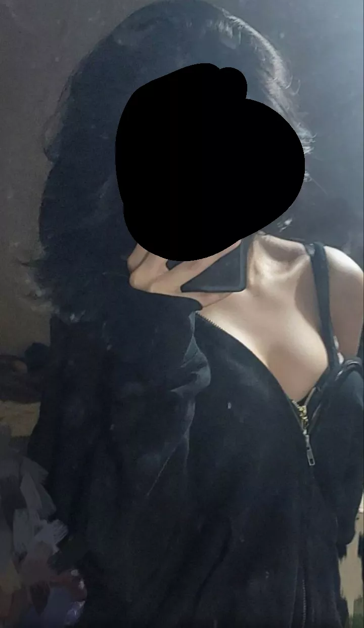 Kneel before ur goddess 