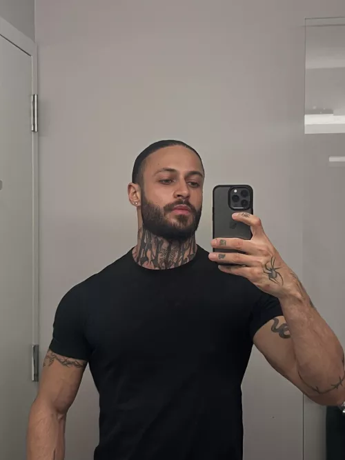 Love a fitted black shirt :)