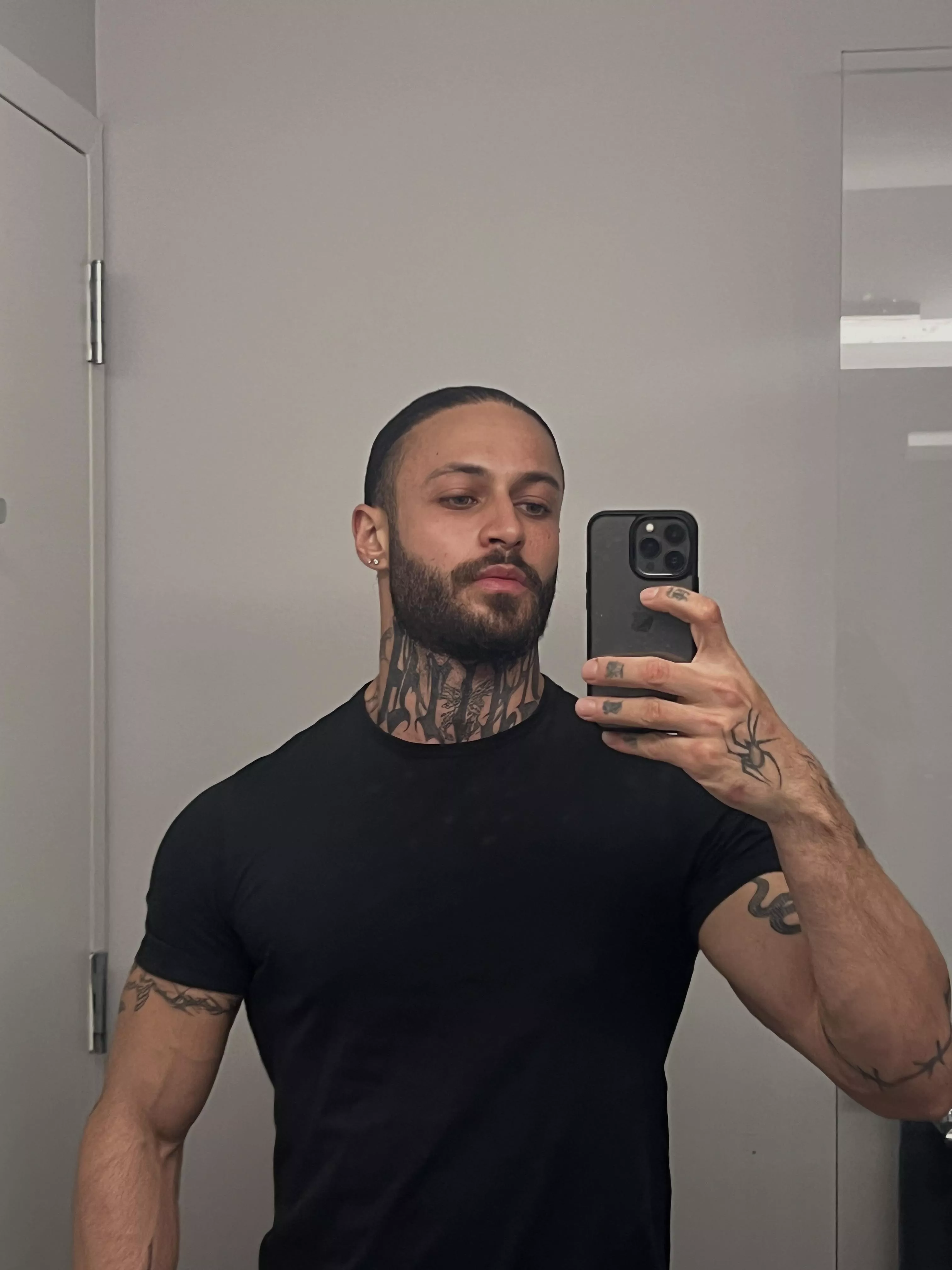 Love a fitted black shirt :)