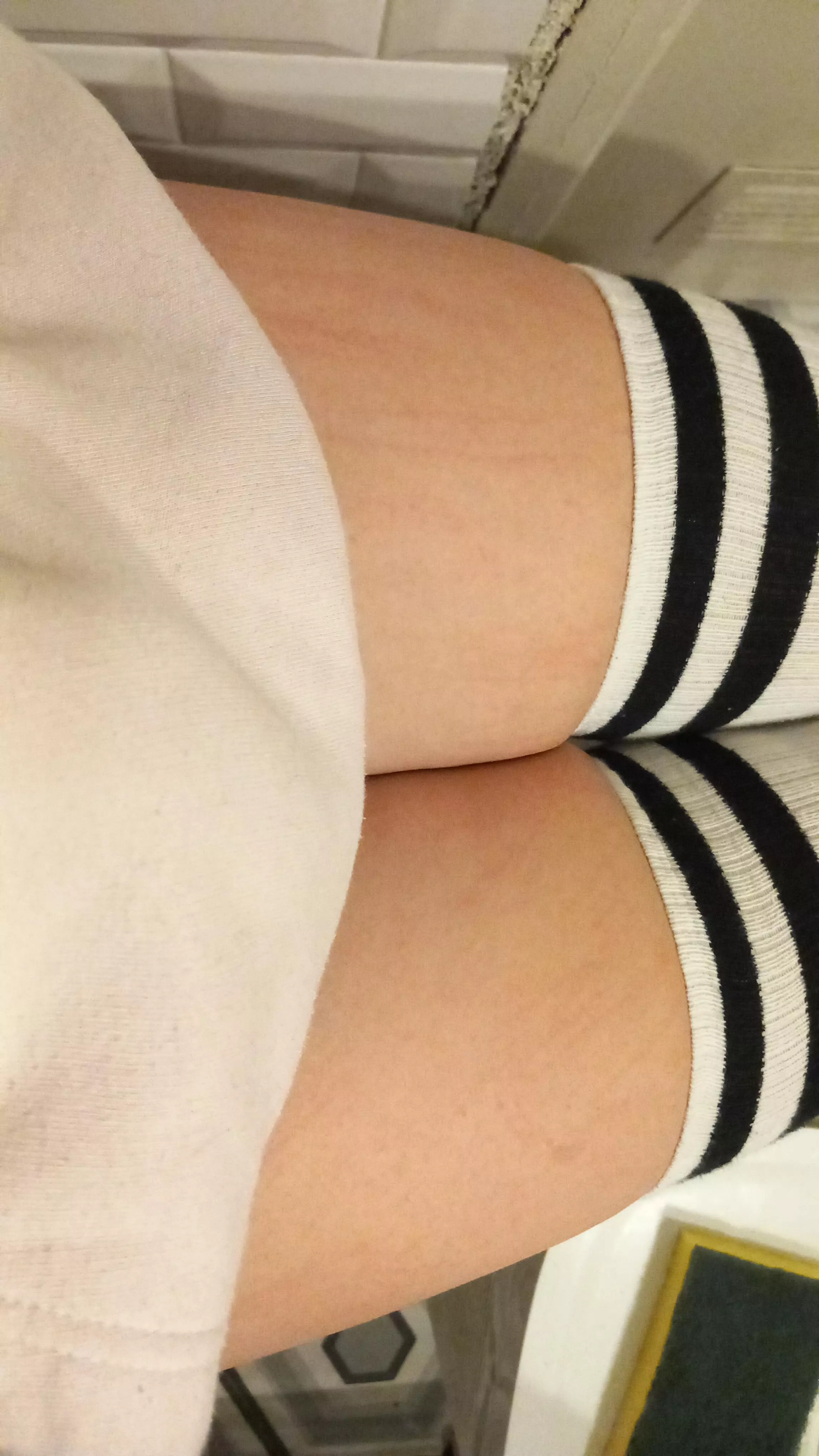 more thighs :3 (ignore my old sh scars)