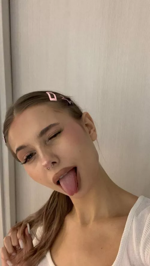 my little mouth is waiting