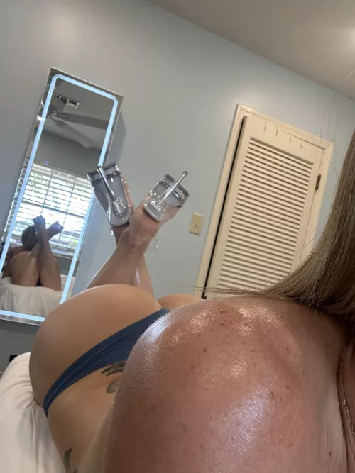 My stage shoes came in and my ass is looking fit!