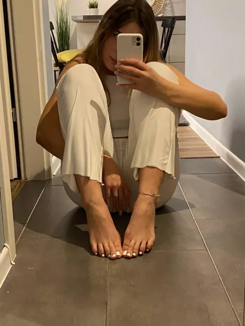 my toes is my most beautiful feeture