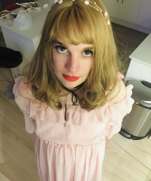 Please save me I’m just a lil princess 💖