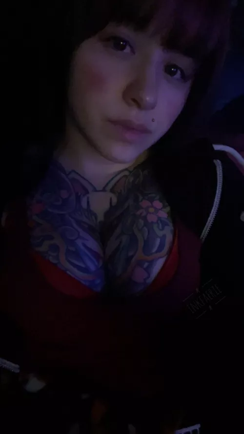 Shy alt girl convinces you to talk about your favorite band 🖤