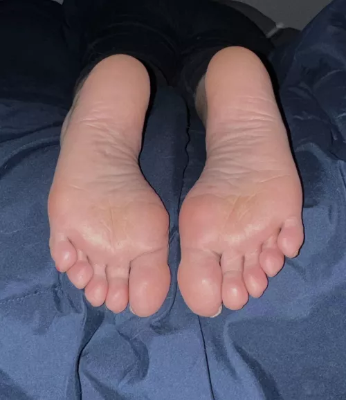 Stand over my soles and jerk that big hard cock 