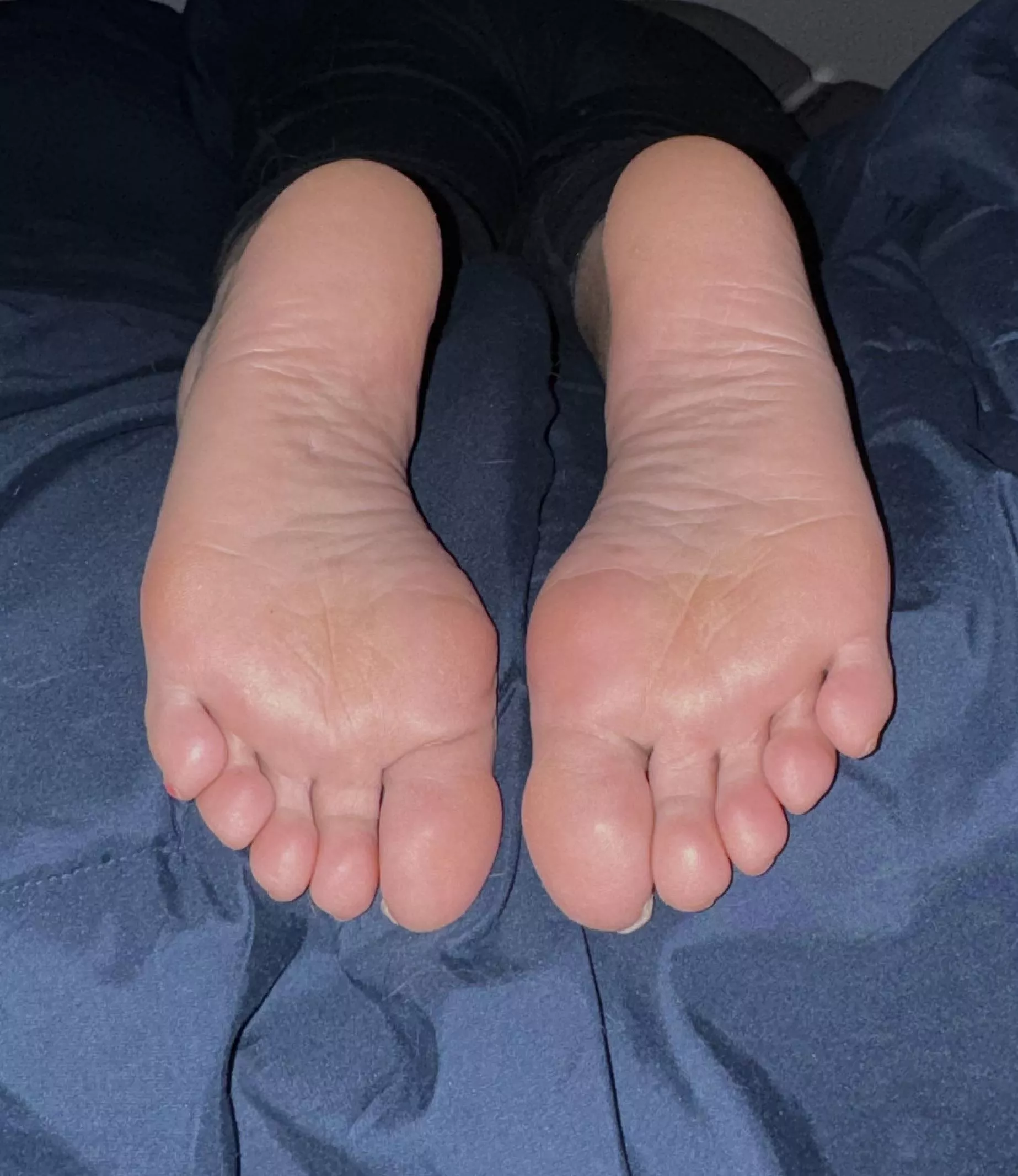 Stand over my soles and jerk that big hard cock 