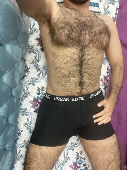 Start the weekend with a cuddle? 😋