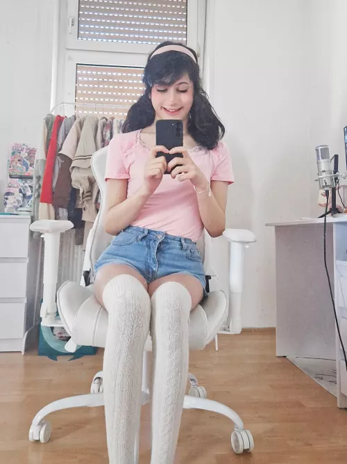 Thought i look cute here 🙈💗 (shy to admit ahh)