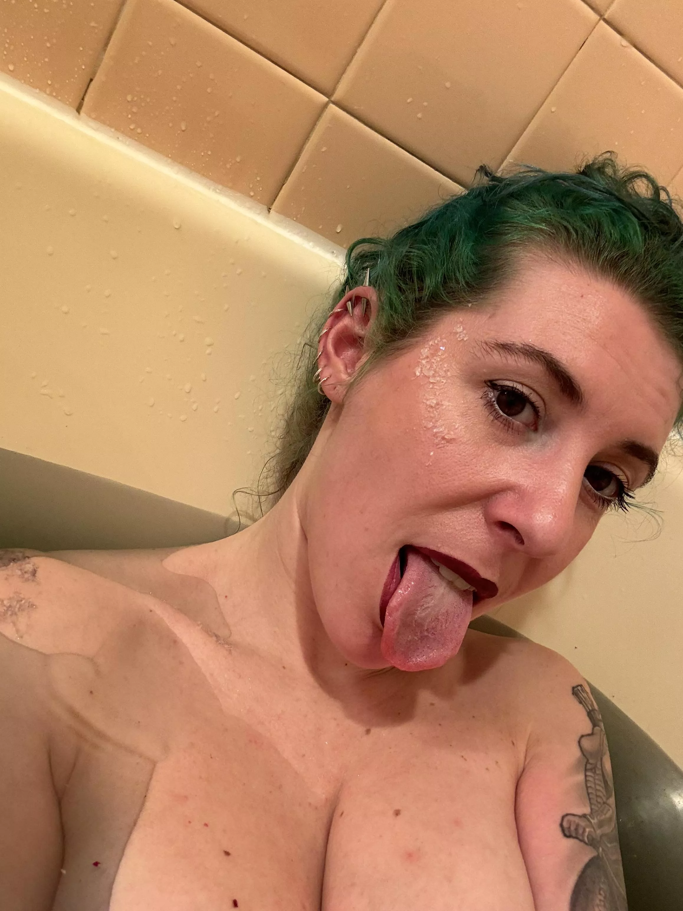 Tongue in the tub